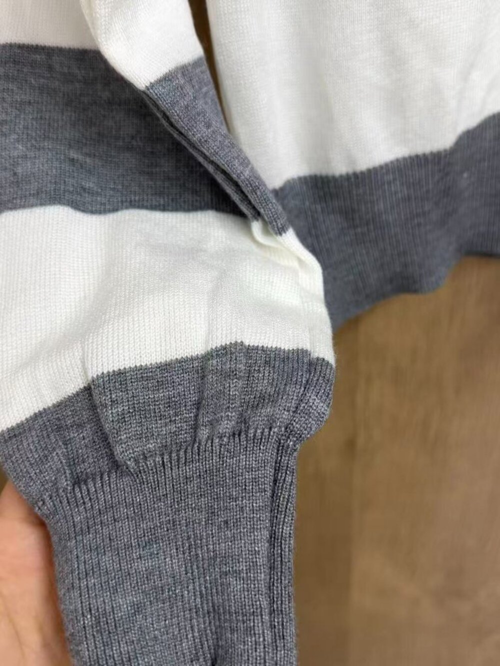 ⚪Polo Ralph Lauren Grey White Stripe Pony Logo Cropped Knit Sweater - Picture 3 of 4